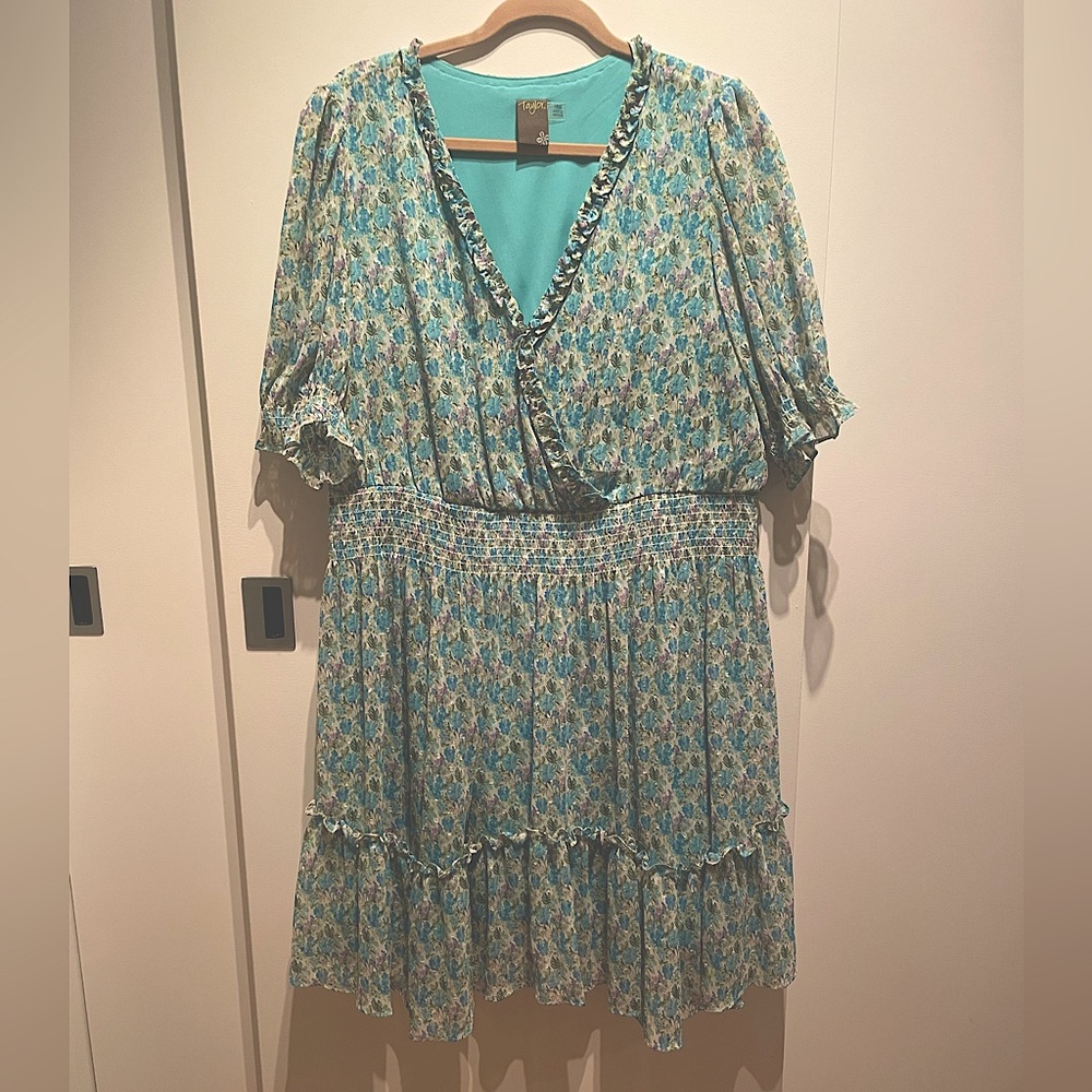 Taylor size 18W knee length short slv elastic waist dress